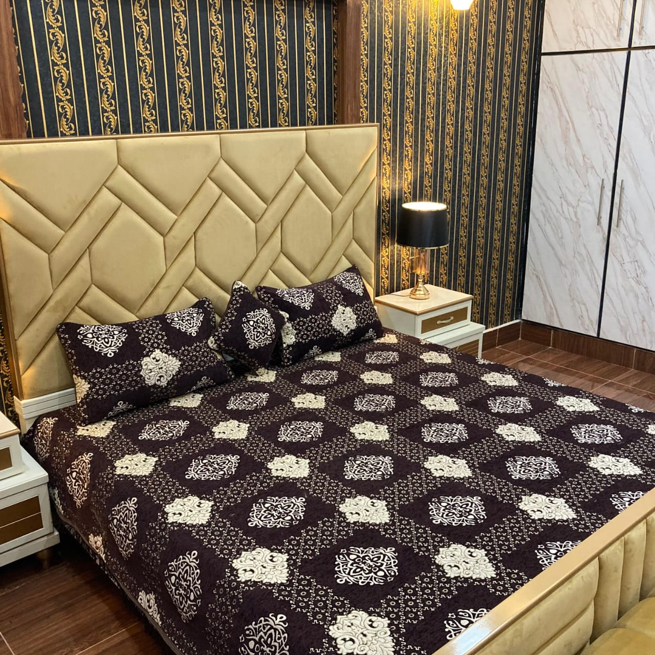 4 Pcs Set Velvet jacquard Bedsheet🤩