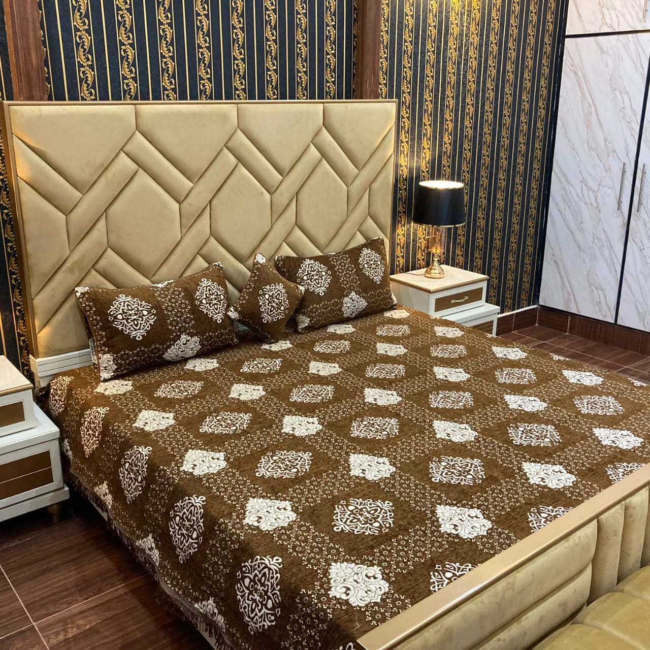 4 Pcs Set Velvet jacquard Bedsheet🤩